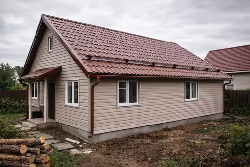 Новый металлический кровельный крыш для дома